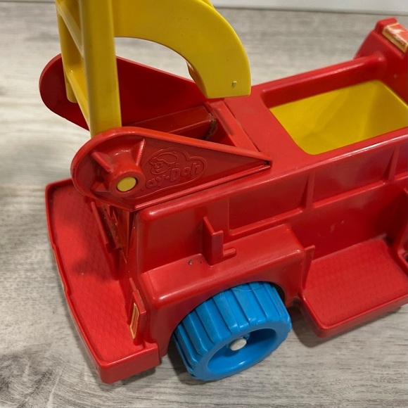 Vintage 1983 Kenner Play-Doh Red Plastic Fire Truck Toy - Picture 6 of 10